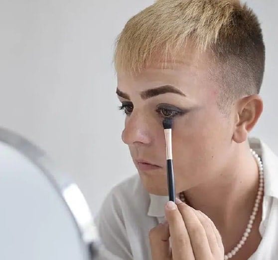 Feminización del rostro